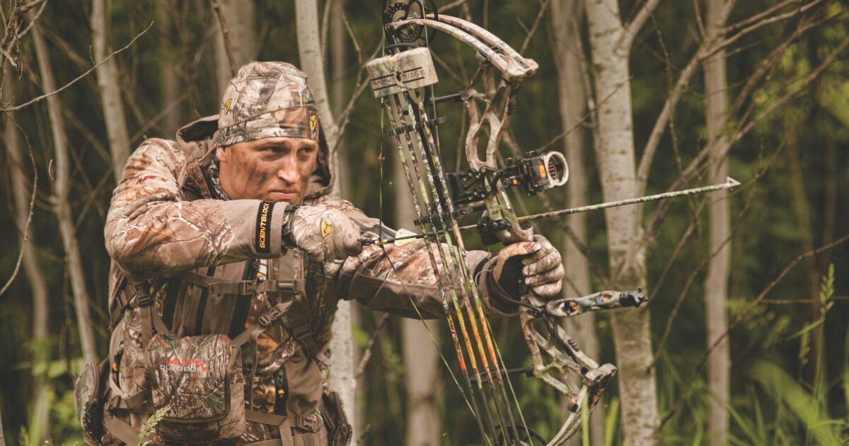 How Far Can a 70 Lb Compound Bow Shoot ? 